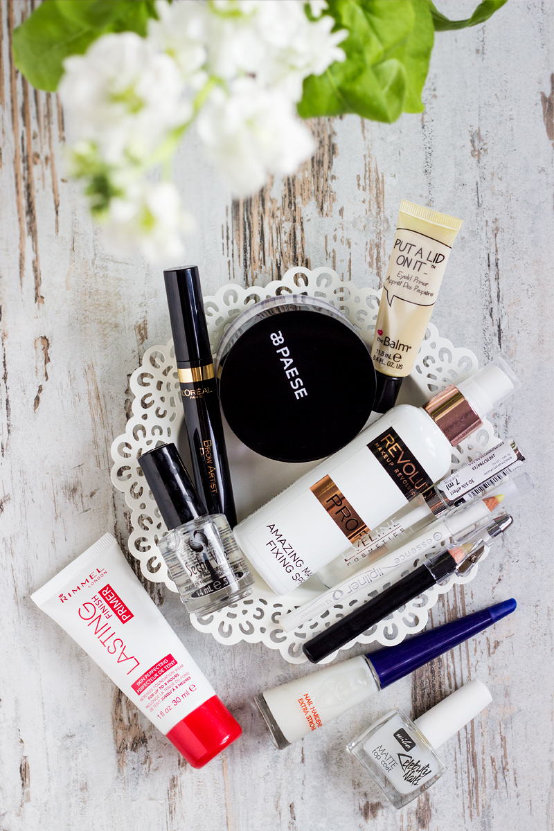 Bezbarwne kosmetyki, które warto mieć pod ręką