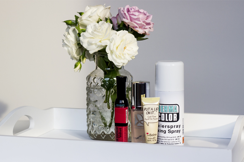 Trwałe kosmetyki na upały, czyli po jakie kosmetyki sięgam latem?